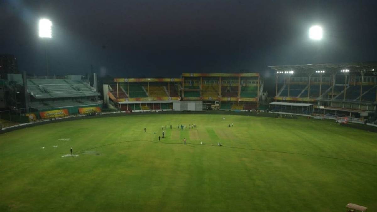 https://www.jagranimages.com/images/newimg/09092025/09_09_2025-kanpur_green_park_1_24040513.jpg