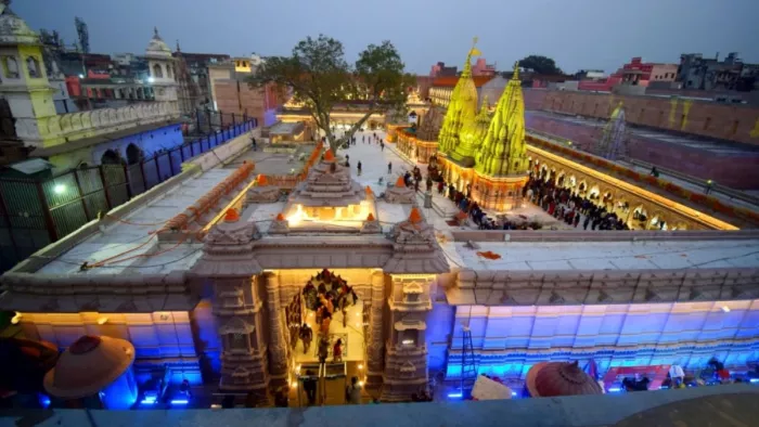 घाटी, पहाड छोड़ काशी को पर्यटक अधिक कर रहे पसंद।