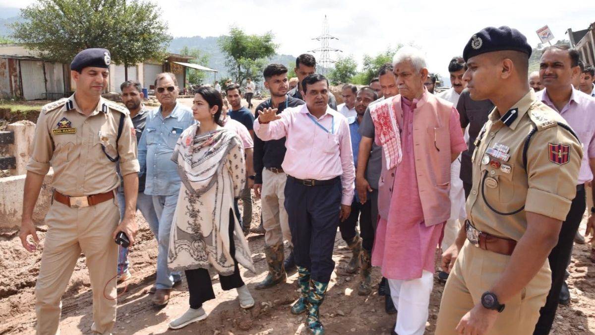 https://www.jagranimages.com/images/newimg/09092025/09_09_2025-lg_sinha_24041106.jpg