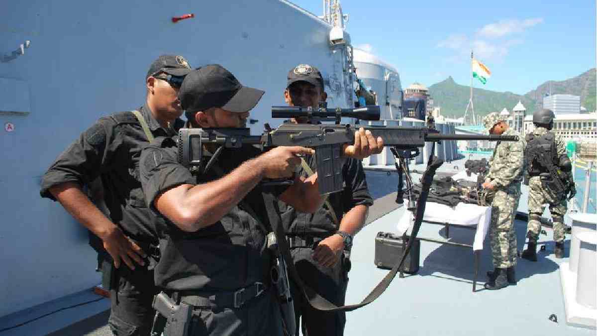 https://www.jagranimages.com/images/newimg/09092025/09_09_2025-navy_rifle_24040635.jpg