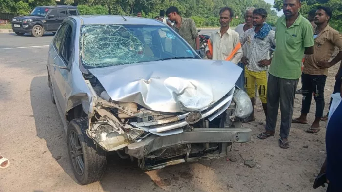 कार और बाइक की टक्कर में पुत्र की मौत। जागरण फोटो