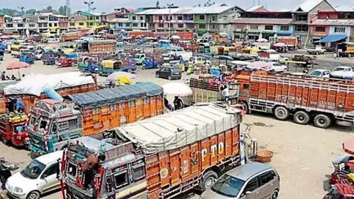 उत्पादकों ने सरकार से हस्तक्षेप की मांग की है।