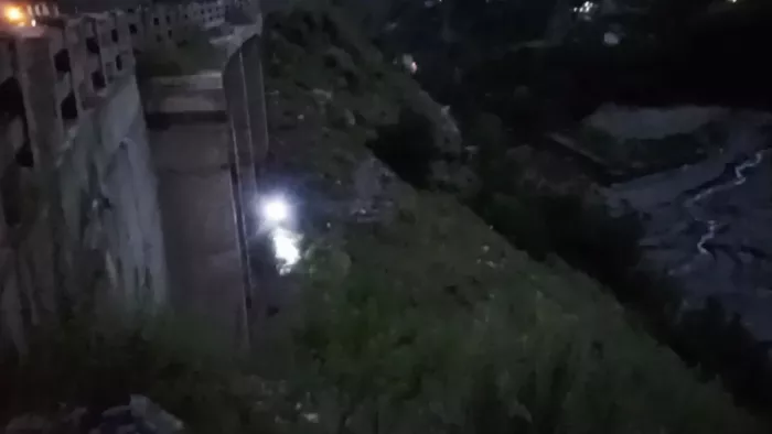 बनिहाल में पुलिया के नीचे महिला व दो नाबालिगों के शव बरामद, हत्या की आशंका।