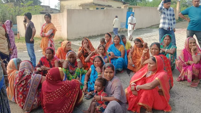 जंगल में दो महिलाओं की लाश मिलने से हंगामा। फोटो जागरण