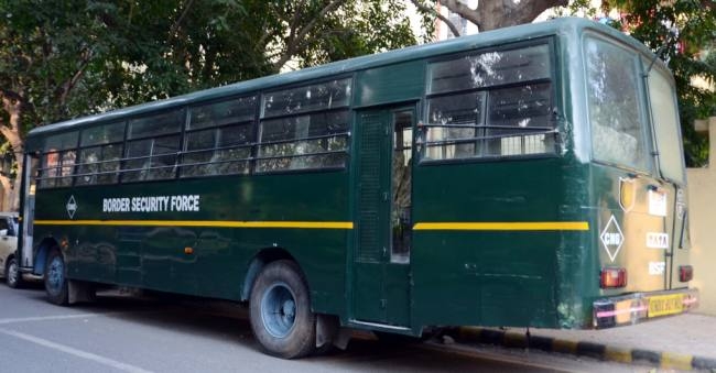 पुलिस ने बस को किया जब्त, हिरासत में ड्राइवर