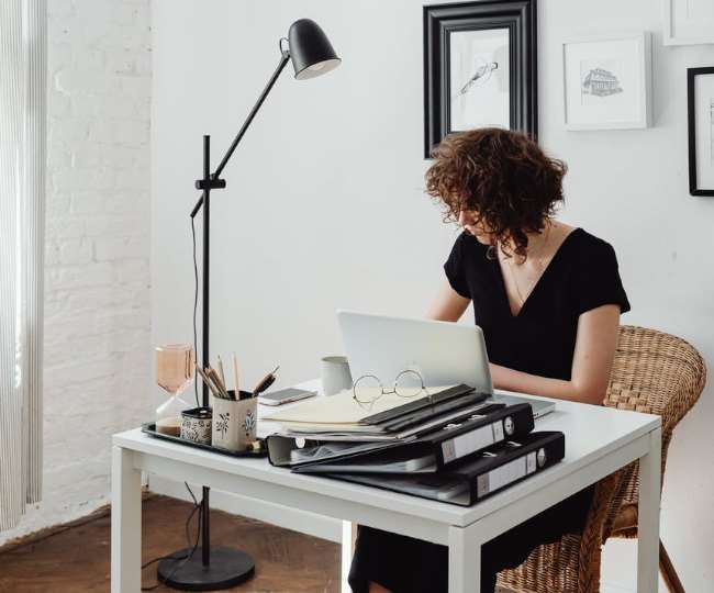 https://www.jagranimages.com/images/newimg/09102021/09_10_2021-office_work_22094216.jpg
