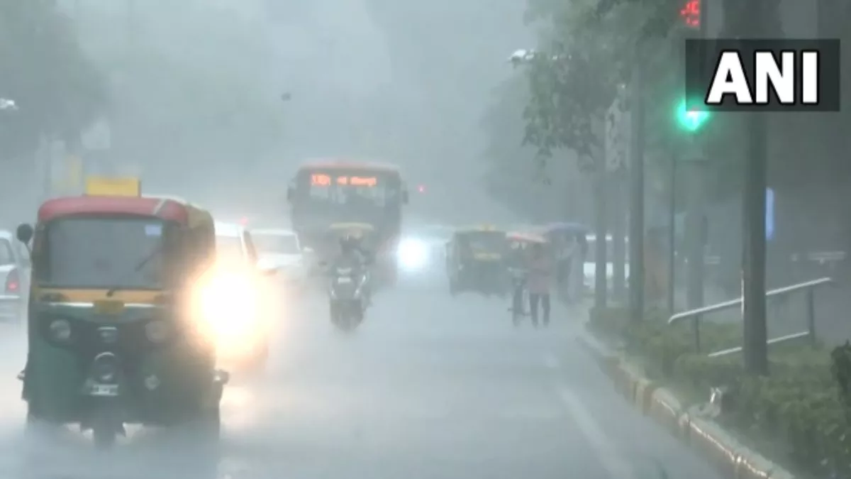 Delhi NCR Rain: दिल्ली-NCR में नॉनस्‍टॉप बारिश ने आम जनजीवन पर लगाया ब्रेक, सड़क से लेकर घरों में भरा पानी