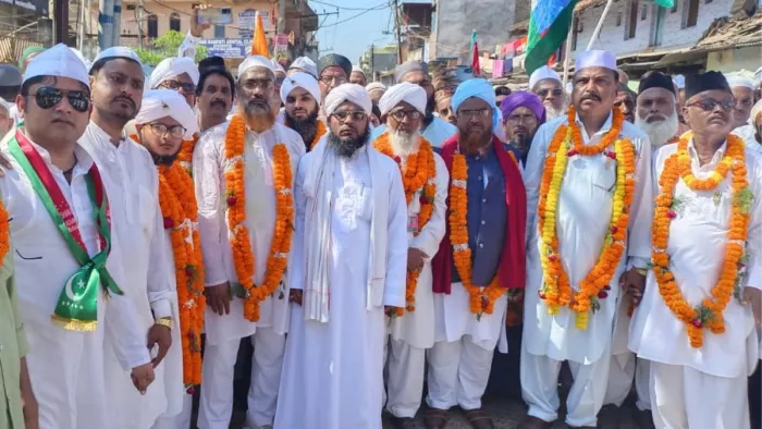 Eid Milad Un Nabi 2022: मेदिनीनगर शहर में निकले जुलूस-ए- मोहम्मदी में शामिल उलेमा व आयोजन समिति के पदाधिकारी।
