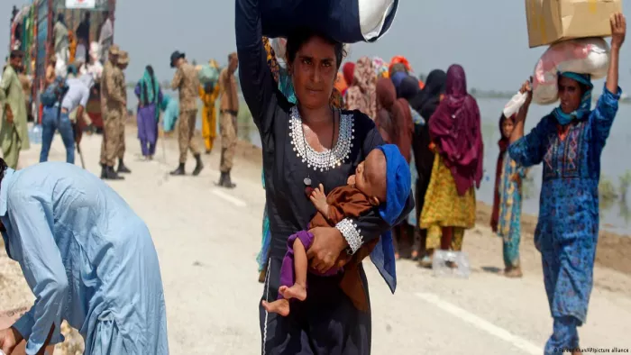 पाकिस्तान को बाढ़ से उबरने के लिए है मदद की दरकार