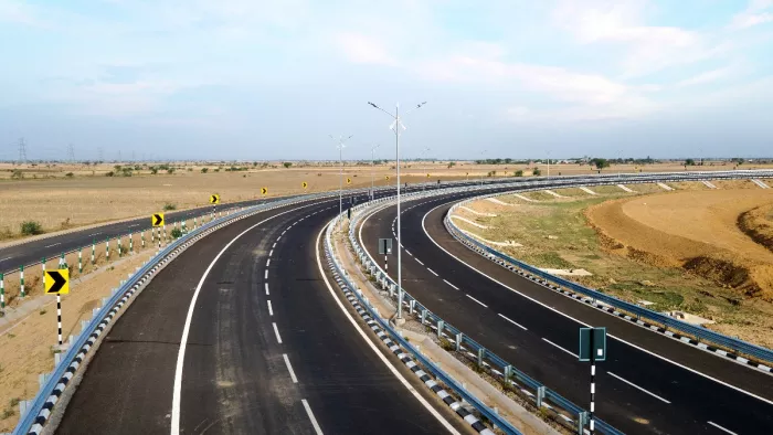 राजमार्गों की दशा सुधारने के लिए केंद्र सरकार दोगुना से ज्यादा पैसा खर्च करेगी।
