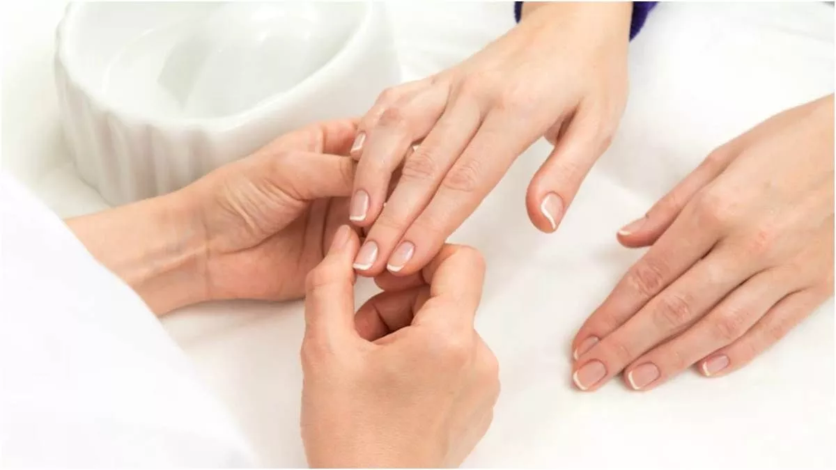 Nails Care: लंबे और सुंदर नाखून पाने के लिए अपनाएं ये 5 आसान उपाय - home remedies for nails care Nails Care: लंबे और सुंदर नाखून पाने के लिए अपनाएं ये 5 आसान उपाय - home remedies for nails care