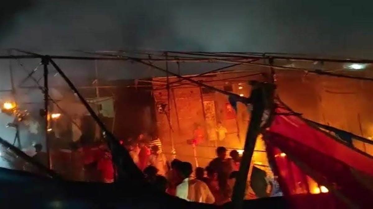 two teenage girls died in fire at durga puja pandal in bhadohi death toll reached12