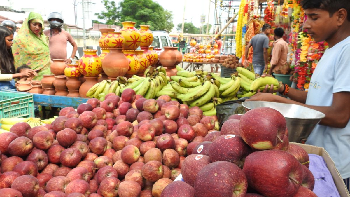 Fruit Rate नवरात्र के बाद घट गए फलों के भाव, सेवकेला और पपीता हुआ