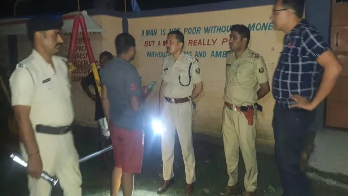घटनास्थल पर जांच करते सदर एसडीपीओ ओम प्रकाश