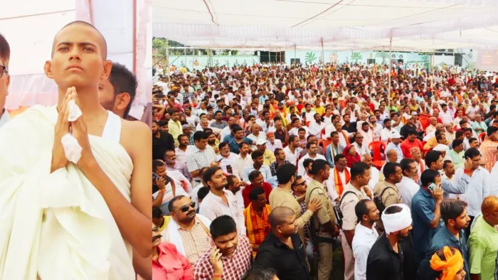 देवरिया की अक्षय वाटिका में रविवार को आयोजित सामूहिक श्रद्धांजलि सभा में हाथ जोड़कर खड़े देवेश व जुटे लोग। जागरण