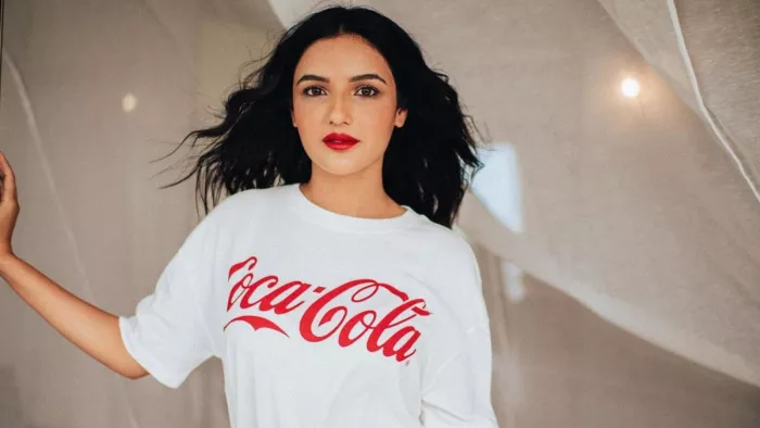 Bigg boss Fame Jasmin Bhasin, Jasmin Bhasin admitted to hospital