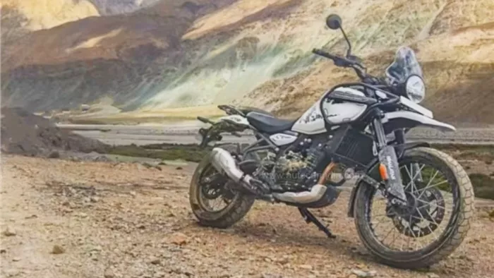 Royal Enfield Himalayan 452 को पहली बार आधिकारिक रूप से टीज किया गया है।