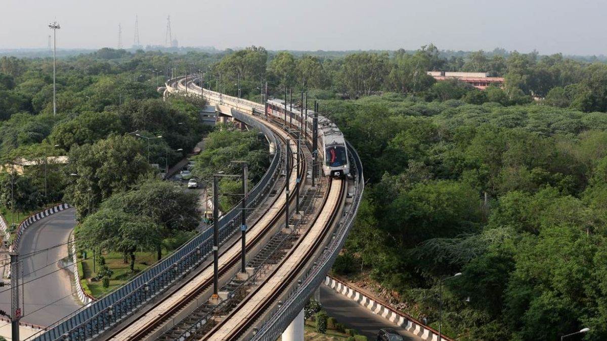 ncr cable theft from ajronda metro depot in faridabad no clue of thieves found in cctv now this fear has been expressed