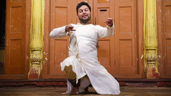 कथक डांसर आशीष सिंह उर्फ नृत्य मंजरी दास। जागरण