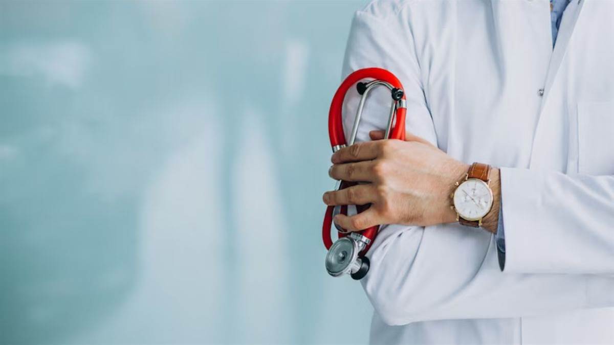https://www.jagranimages.com/images/newimg/09102024/09_10_2024-doctor_23813138.jpg
