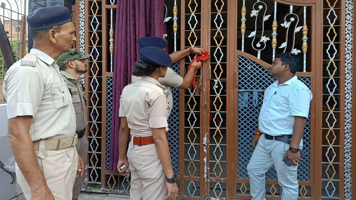 Gopalganj News: गोपालगंज में तीन फेमस होटलों में चल रहा था गंदा काम, 20 प्रेमी युगल गिरफ्तार; मचा हड़कंप