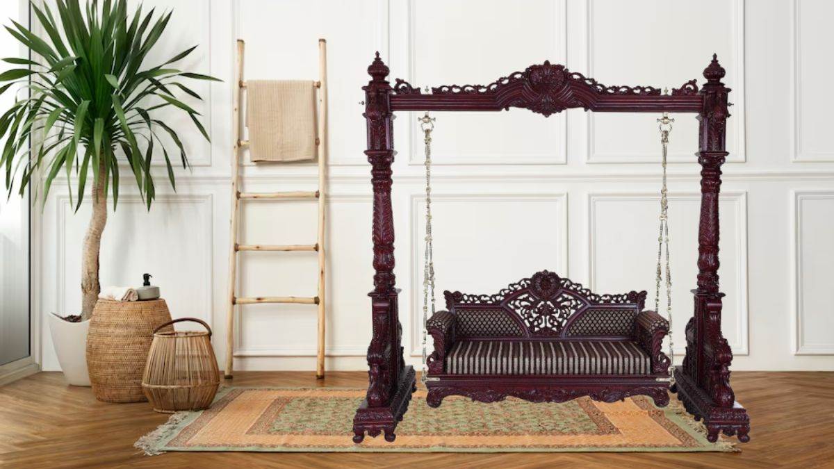 https://www.jagranimages.com/images/newimg/09102024/09_10_2024-jhula_for_home_23812994.jpg