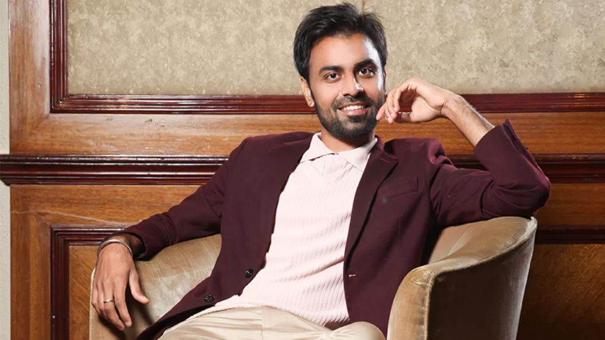 jitendra kumar aka jitu bhaiya used to live in a jhopdi work as dihaadi majdoor for rs40