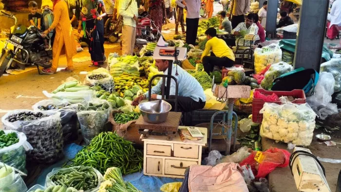 vegetables price in delhi: पलवल शहर की एक मंडी की फोटो