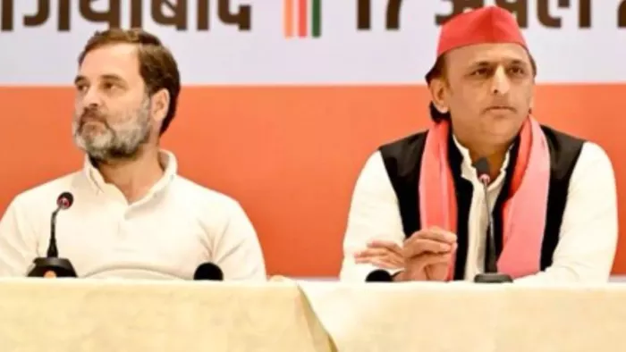 अखिलेश यादव के बदले तेवर (फाइल फोटो)