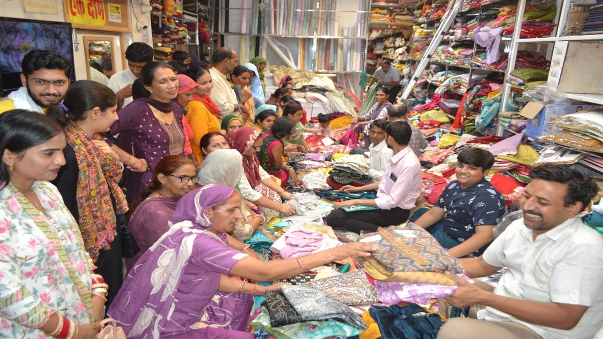 karwa chauth 2025 shopping bagpat market trends in sarees and suits