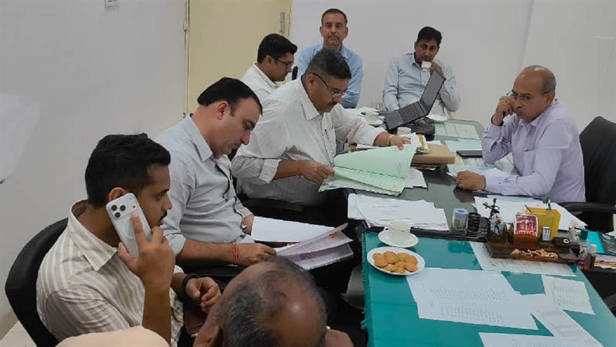 cm flying squad raids panchkula tehsil office investigates irregularities in registry process scrutinizes records