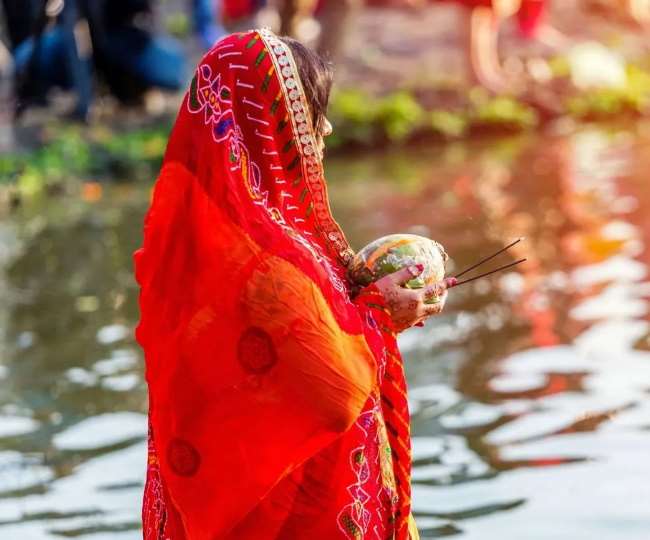 Chhath Pooja 2021: छठ पूजा के पावन अवसर पर अपनों को भेजें यहां दिए शुभकामना संदेश