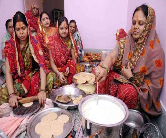 bihar chhath kharna on the second day of mahaparv chhath the people of patna received the mahaprasad of kharna