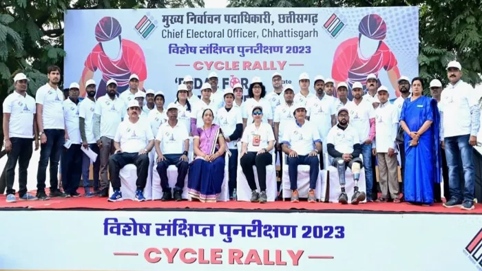 रायपुर में युवाओं के लिए आयोजित साइकिल रैली
