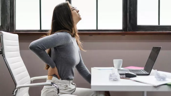 Back Pain: कमर दर्द की समस्या से निजात पाने के लिए करें ये आसान उपाय