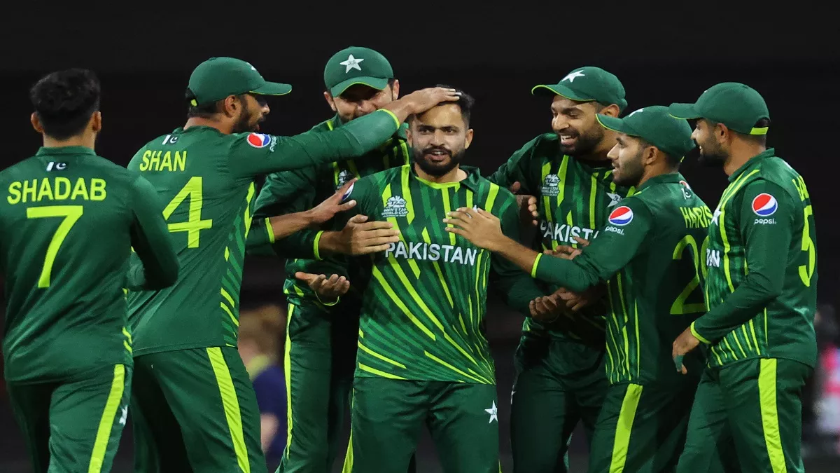 पाकिस्तान क्रिकेट टीम ने टी20 वर्ल्ड कप के सेमीफाइनल में जगह बना ली है।