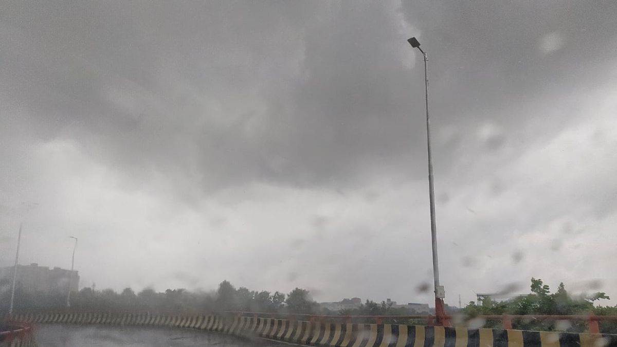 Agra Weather महज 40 मिनट में 8.4 एमएम बारिश, टूट गया दस साल का रिकार्ड