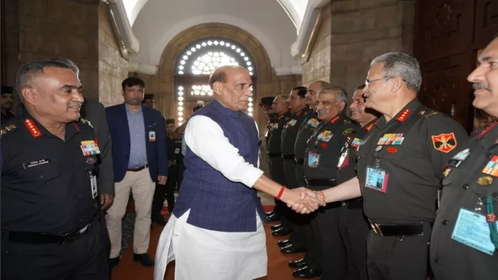 सेना कमांडरों के सम्मेलन में पहुंचे रक्षा मंत्री राजनाथ सिंह