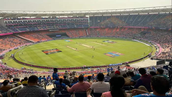 SA vs AFG Pitch Report: अहमदाबाद के नरेंद्र मोदी स्टेडियम की पिच बल्लेबाजों के लिए फायदेमेंद रहती है।