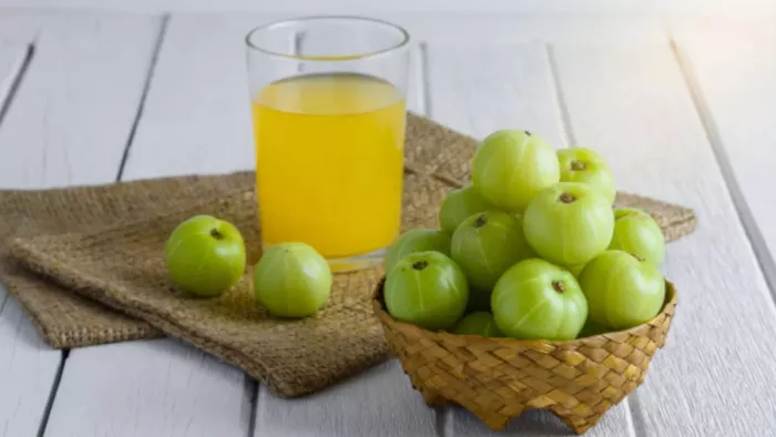 Amla Benefits: सर्दियों में आंवला खाने के क्या फायदे हैं