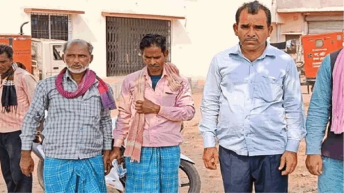 पोस्टमार्टम हाउस के बाहर बुधवार को मृतका के स्वजन l जागरण