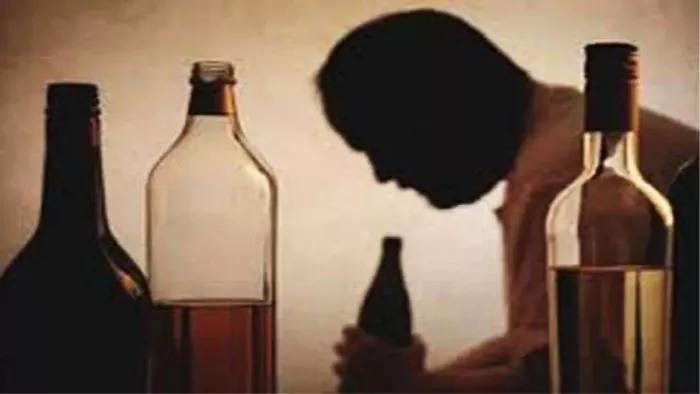 जहरीली शराब से मरने वालों की संख्या हुई आठ, ठेका हुआ सील।