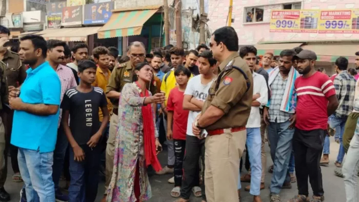 पुलिस ने मामले की जांच शुरू कर दी है।