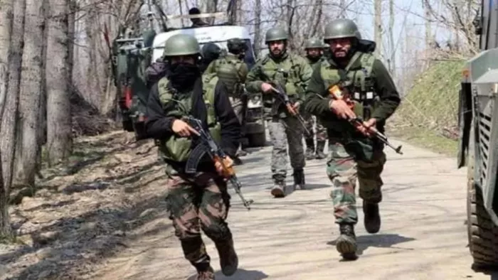 जम्मू-कश्मीर के सोपोर में सुरक्षाबलों और आतंकियों के बीच फिर मुठभेड़।