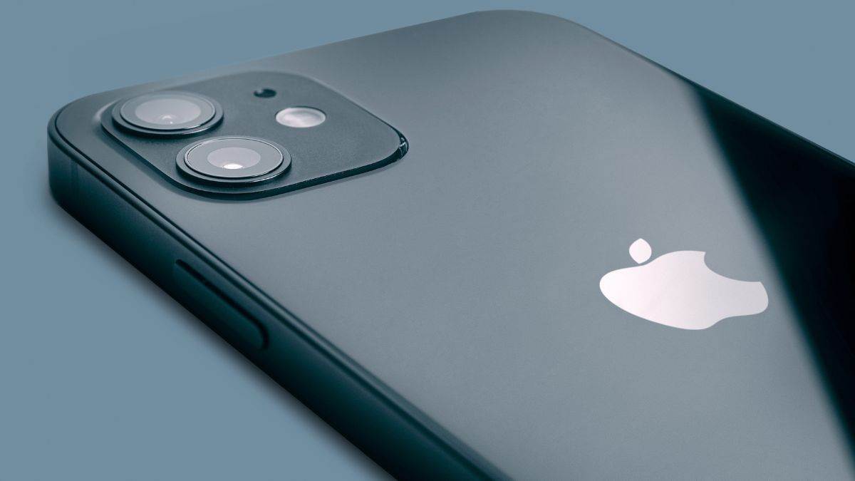 https://www.jagranimages.com/images/newimg/09112024/09_11_2024-iphone_15_cover__23828408.jpg
