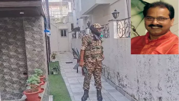 सीएम सोरेन के निजी सचिव के ठिकानों पर छापेमारी