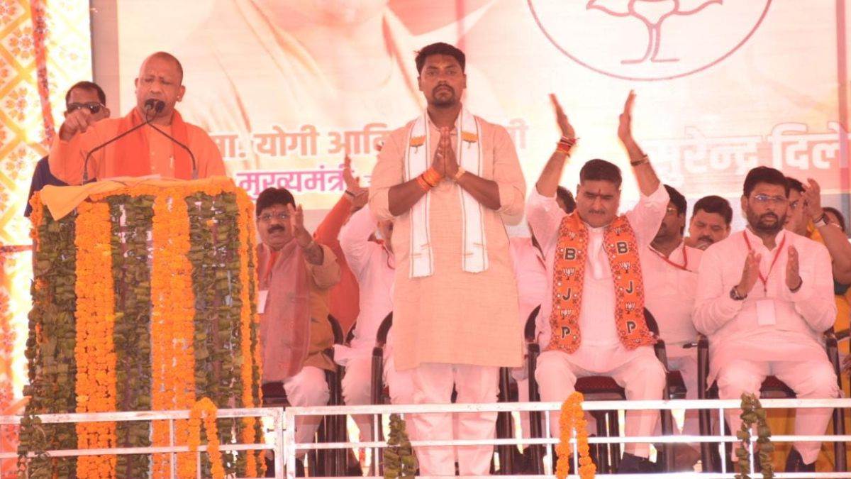 https://www.jagranimages.com/images/newimg/09112024/09_11_2024-khair_byelection_up_cm_rally_23828287.jpg
