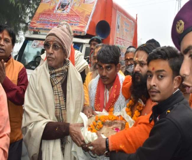 https://www.jagranimages.com/images/newimg/09122020/09_12_2020-kamadgiri_shila_reached_ayodhya_1_21149930.jpg