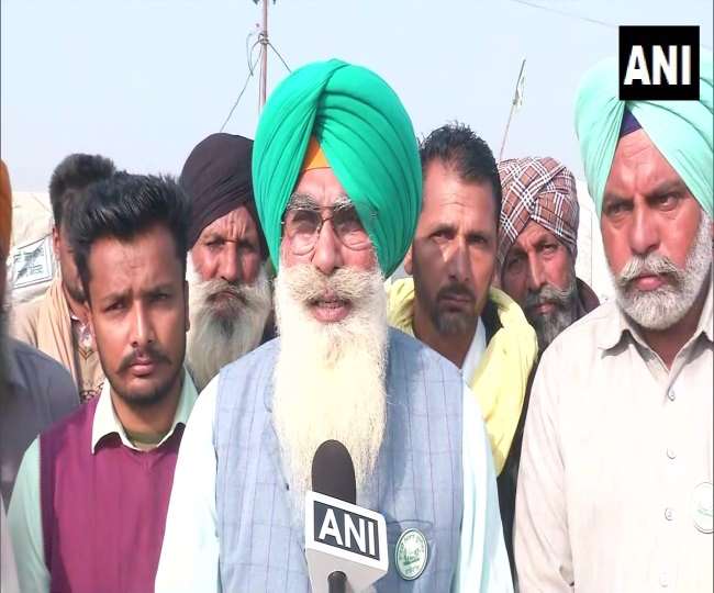 बुराड़ी के मैदान में जमा हुए किसान बोले सरकारें वोट के लिए मदद करती हैं।