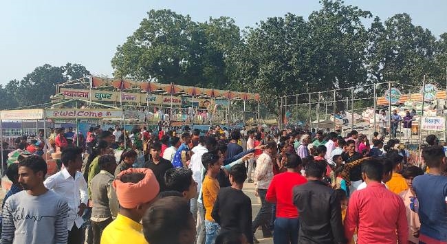 crowd gathered on the last day at dhanush yagya mela